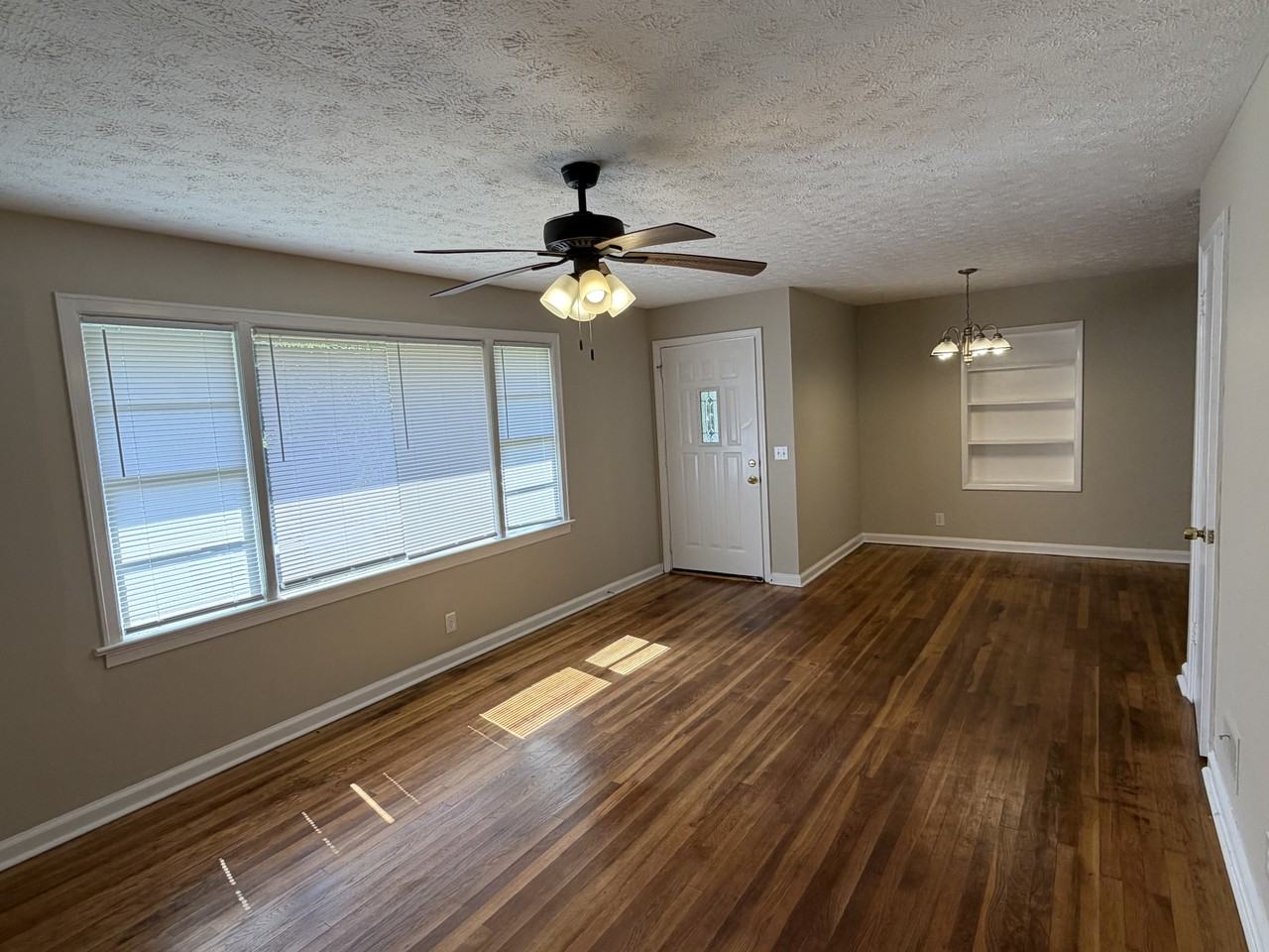 2673 Fernwood Ave - Photo 2 of 15