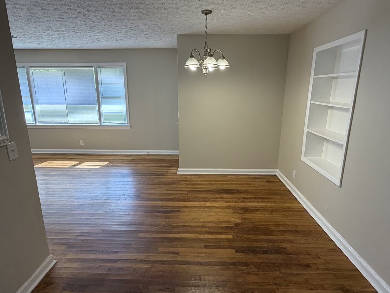 2673 Fernwood Ave - Photo 4 of 15
