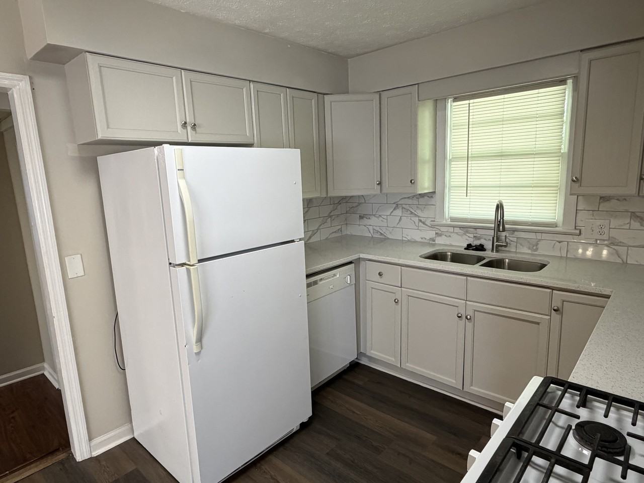 2673 Fernwood Ave - Photo 6 of 15