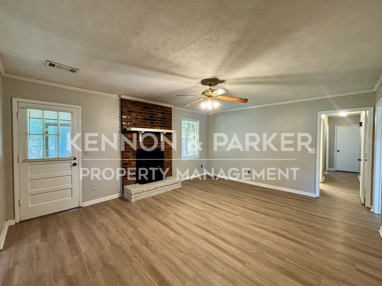 1810 Spring Valley Dr - Photo 2 of 18