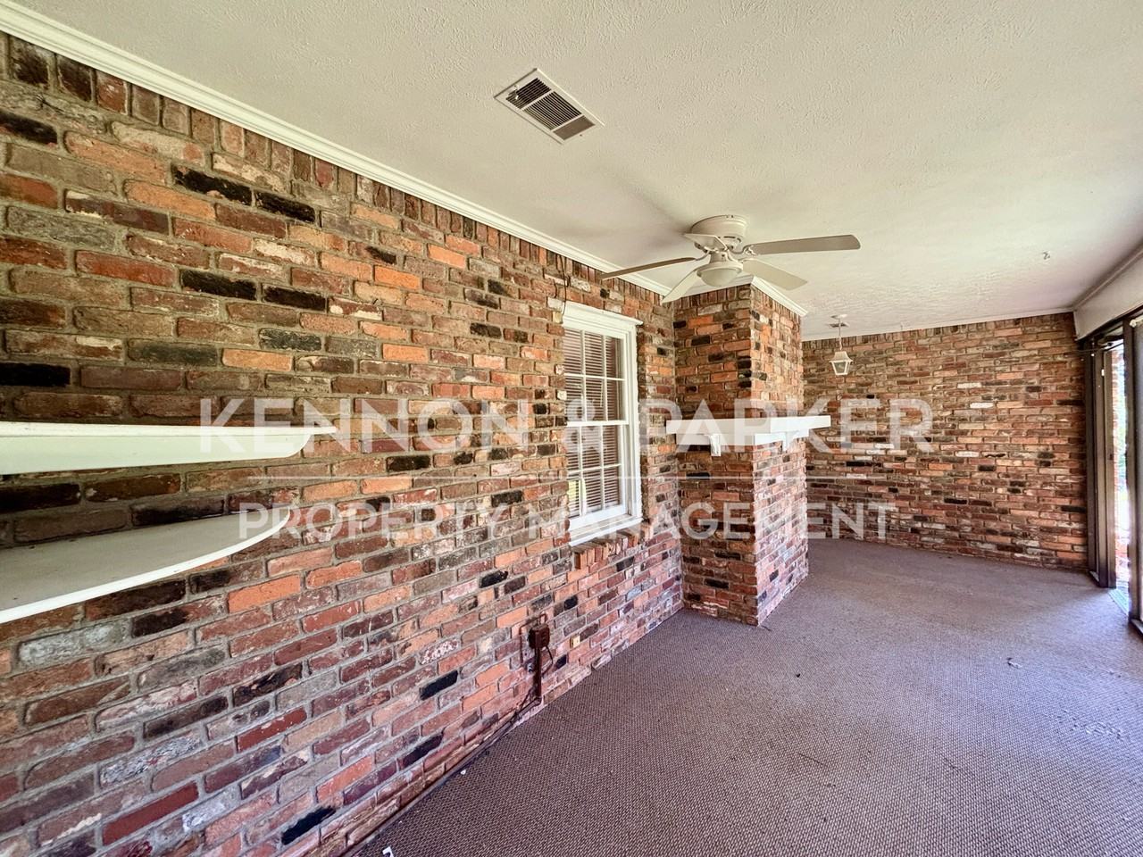 1810 Spring Valley Dr - Photo 3 of 18