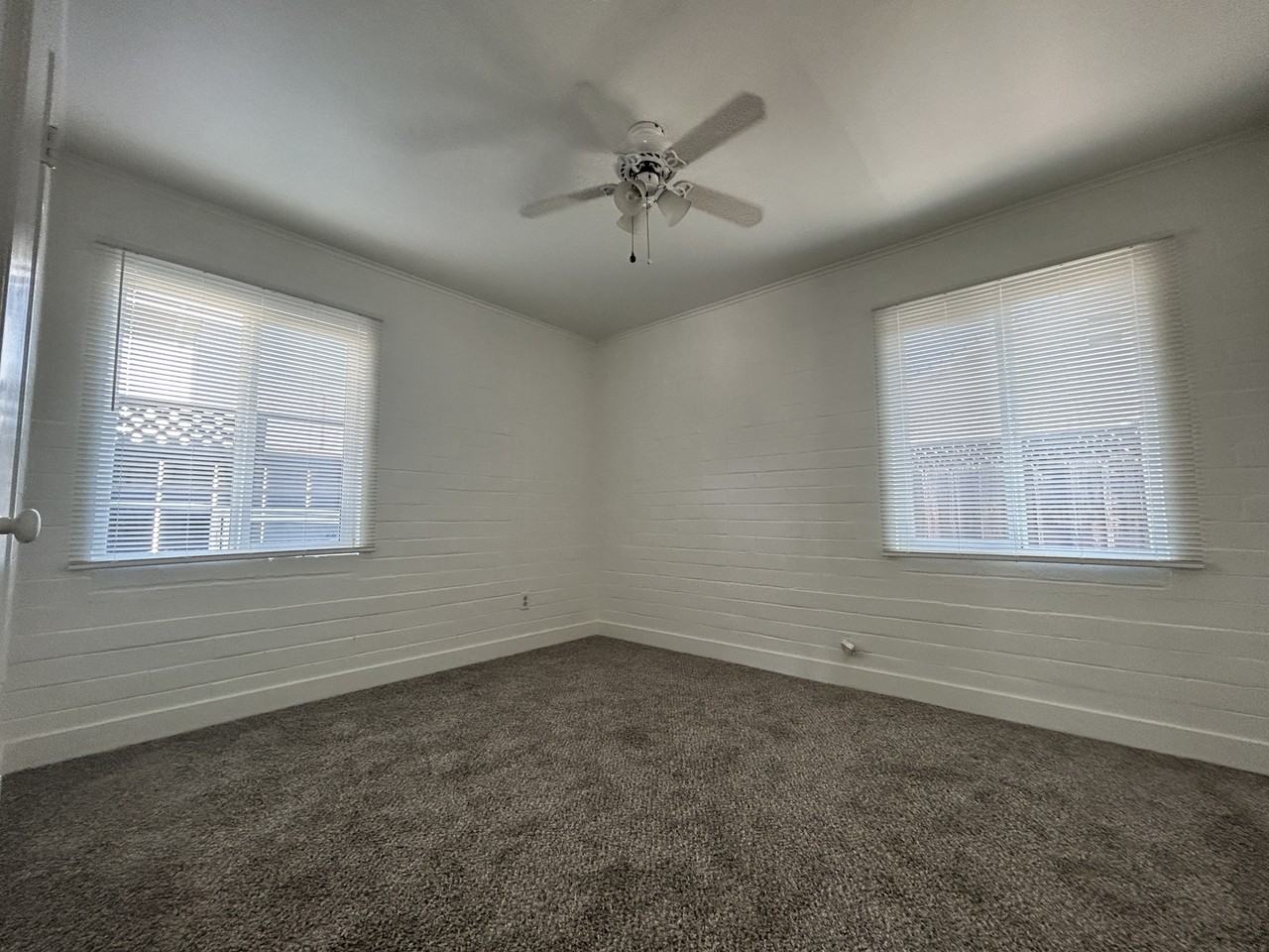 235 W Beverly Pl - Photo 4 of 11