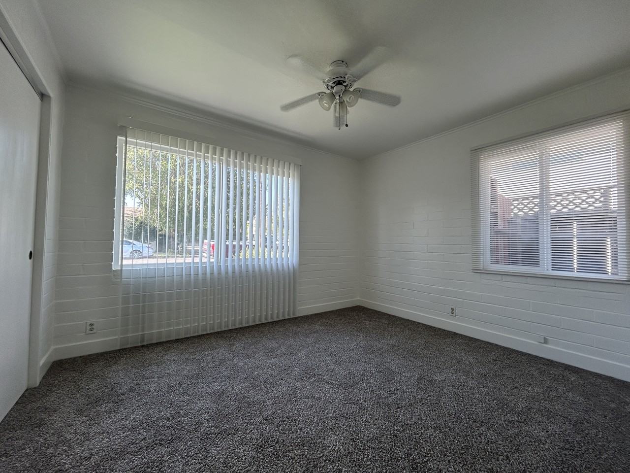 235 W Beverly Pl - Photo 5 of 11