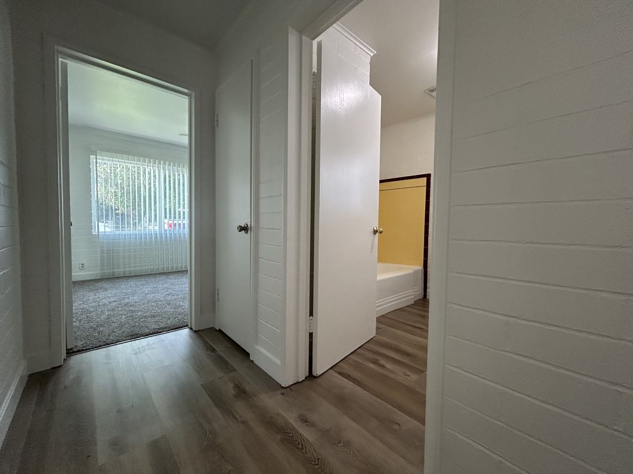 235 W Beverly Pl - Photo 6 of 11