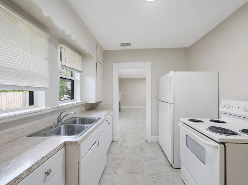 235 35th St S - Photo 5 of 36