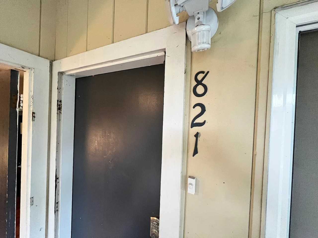 821 University Ave - Photo 3 of 8