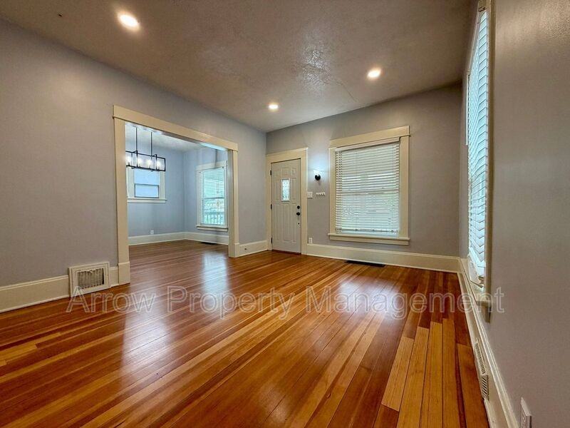 2612 Y St - Photo 7 of 28