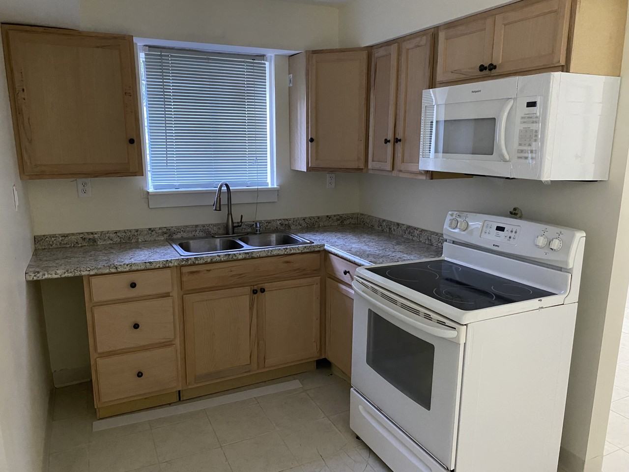 1633 Linnbrook Dr #3
