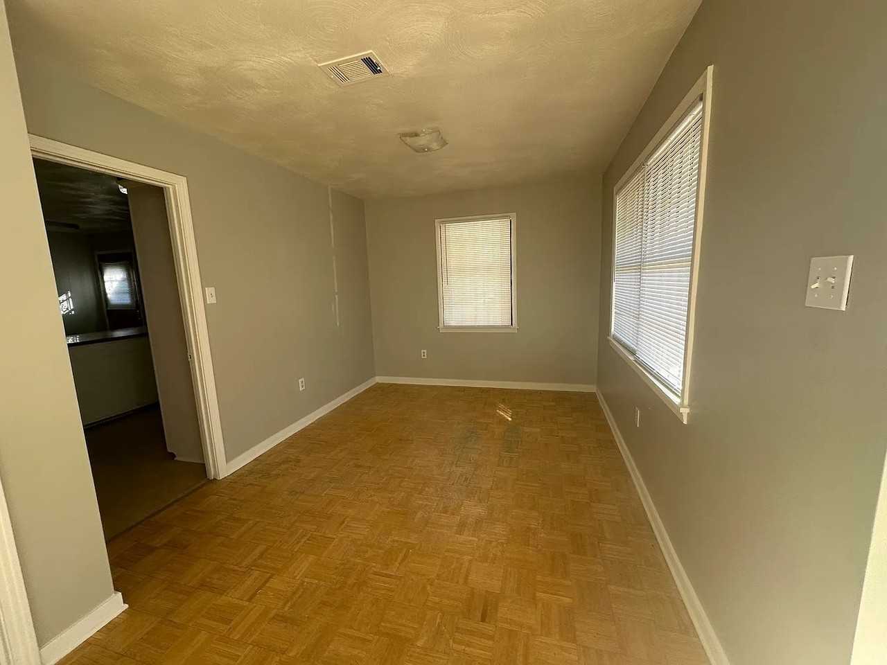 3148 Livingston Rd - Photo 4 of 14