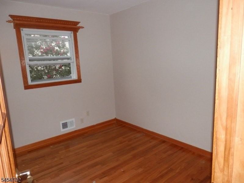 331 Boxwood Ct - Photo 6 of 12