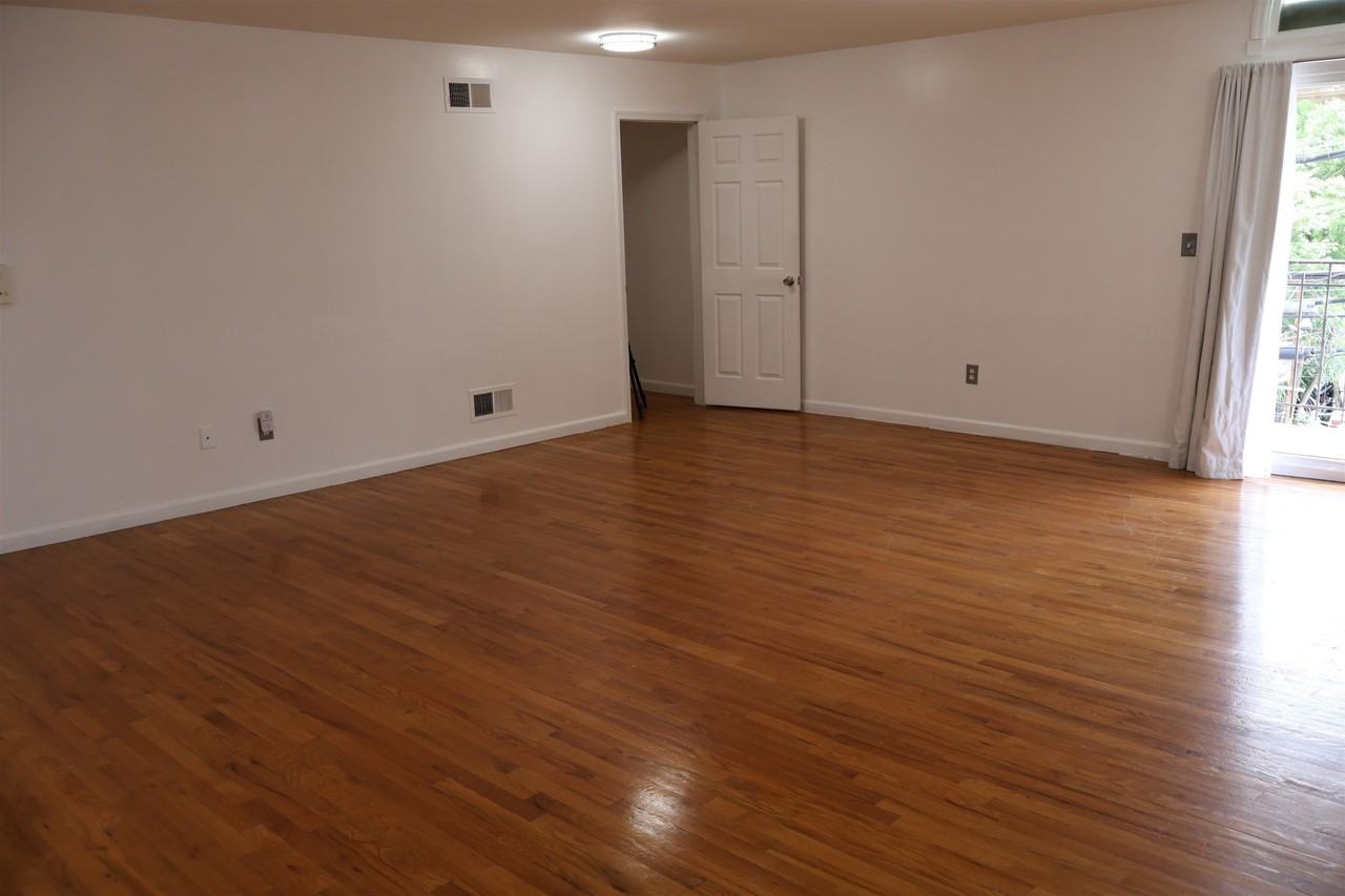 1157 67th St - Photo 6 of 30