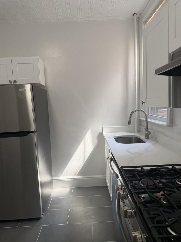 34 W 13th St - Photo 6 of 11