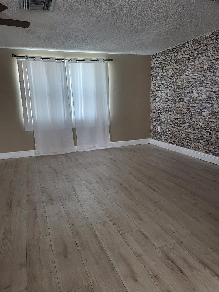11103 Harding Dr #2 - Photo 3 of 9