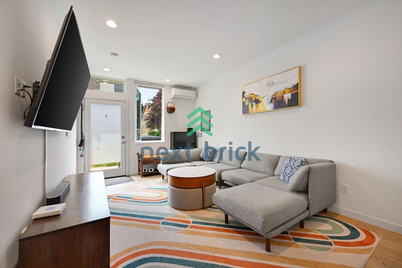 1708 Nw 63rd St - Photo 4 of 19