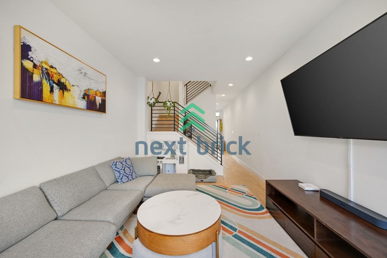 1708 Nw 63rd St - Photo 6 of 19