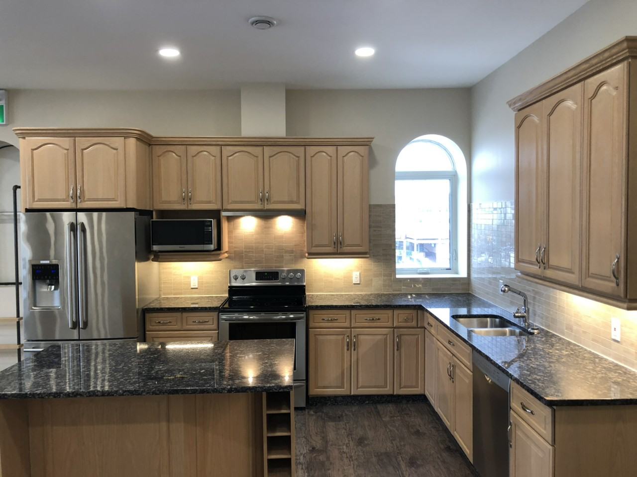 216 Pacific Ave - Photo 4 of 7