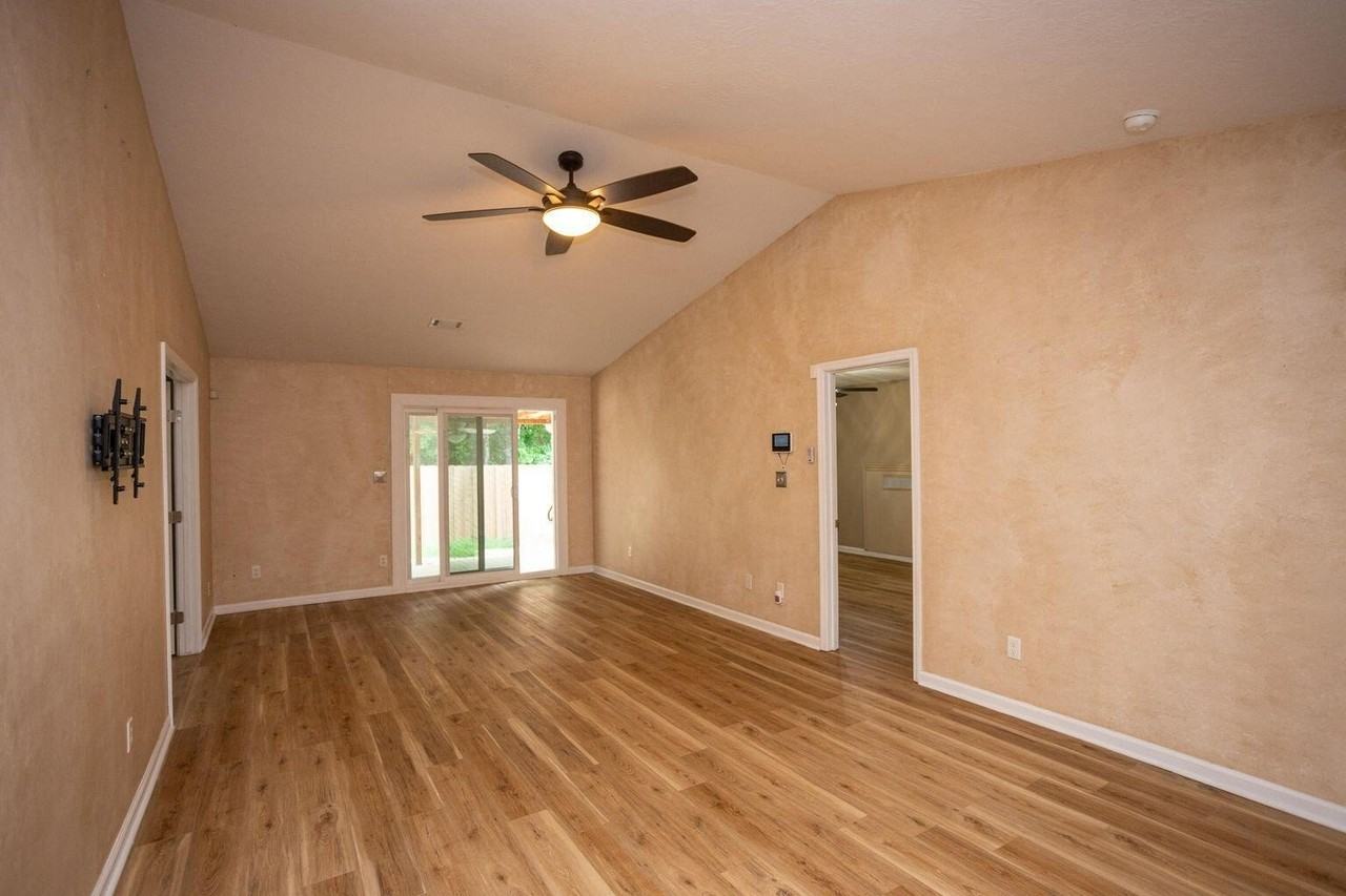 6053 Sanibel Dr - Photo 5 of 30
