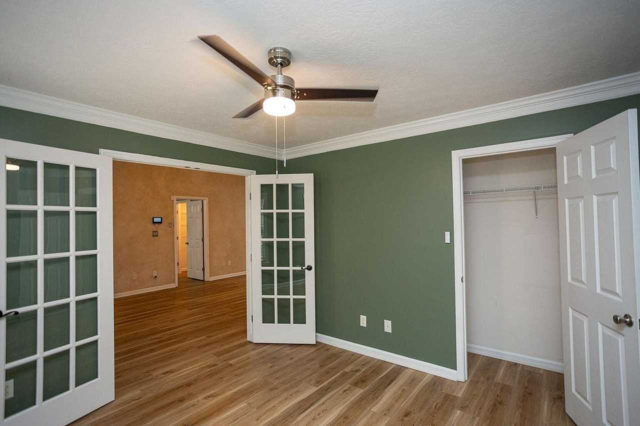 6053 Sanibel Dr - Photo 7 of 30