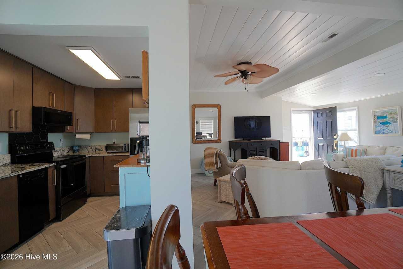 311 W Atlantic Blvd - Photo 6 of 38