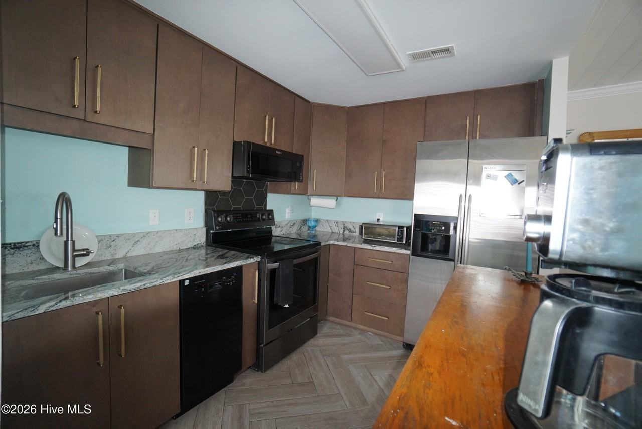 311 W Atlantic Blvd - Photo 7 of 38