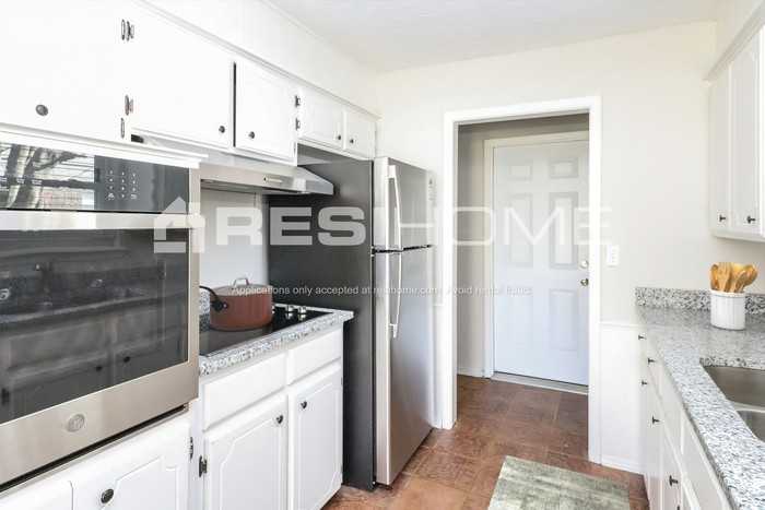 1319 Atlanta Cir - Photo 4 of 15