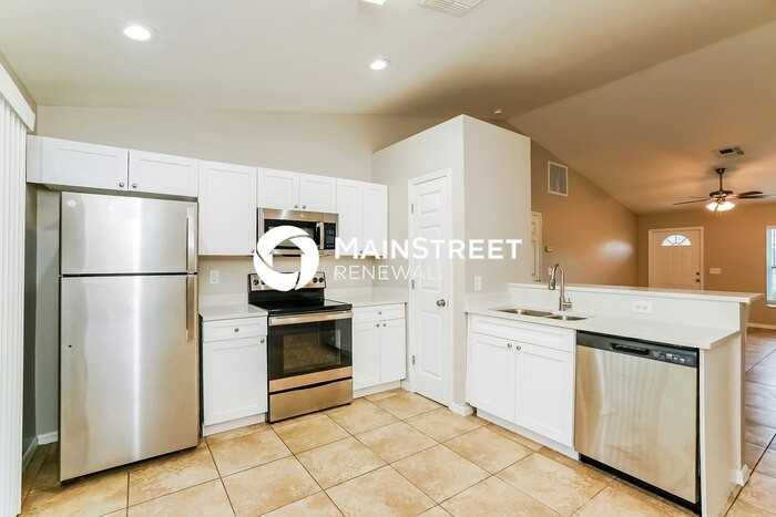1706 Unice Ave N - Photo 7 of 16