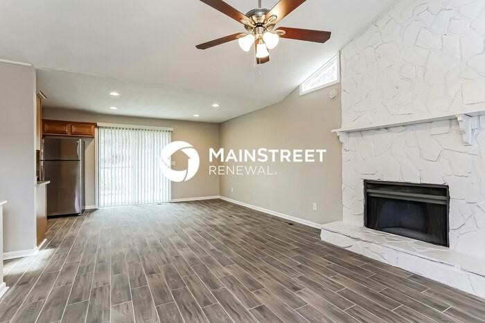8905 Daerwater Dr - Photo 3 of 17
