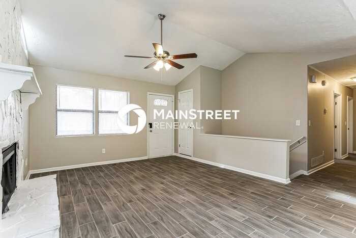 8905 Daerwater Dr - Photo 4 of 17