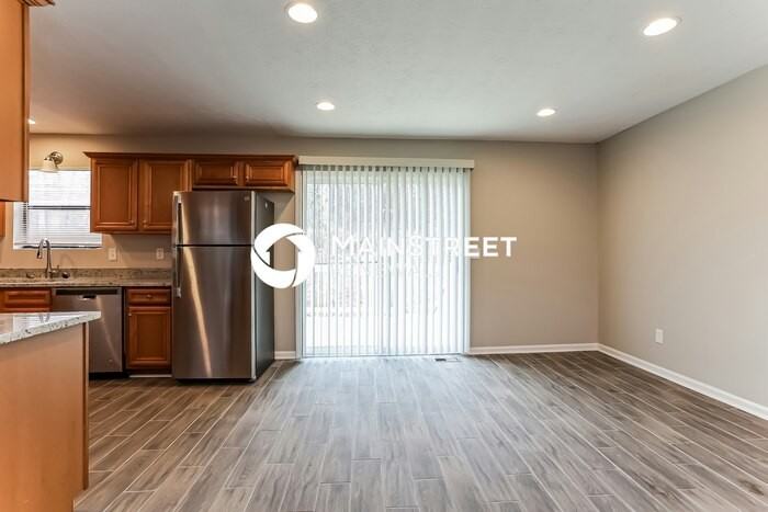 8905 Daerwater Dr - Photo 5 of 17
