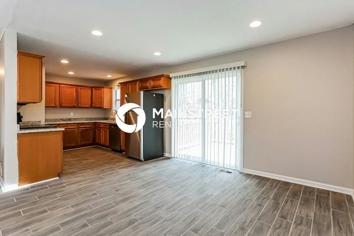8905 Daerwater Dr - Photo 6 of 17
