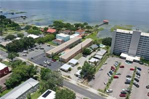 featured image of 2121 Lakeview Dr