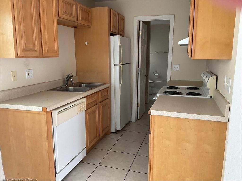 2121 Lakeview Dr - Photo 4 of 26
