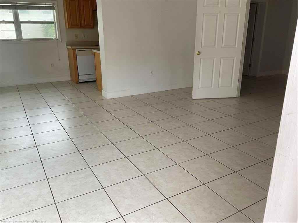 2121 Lakeview Dr - Photo 5 of 26