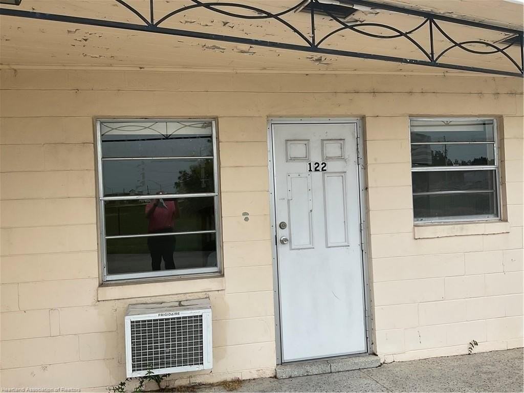 1001 Lakeview Dr - Photo 2 of 17
