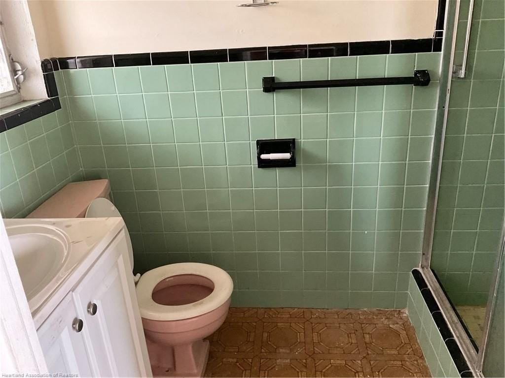 1001 Lakeview Dr - Photo 4 of 17