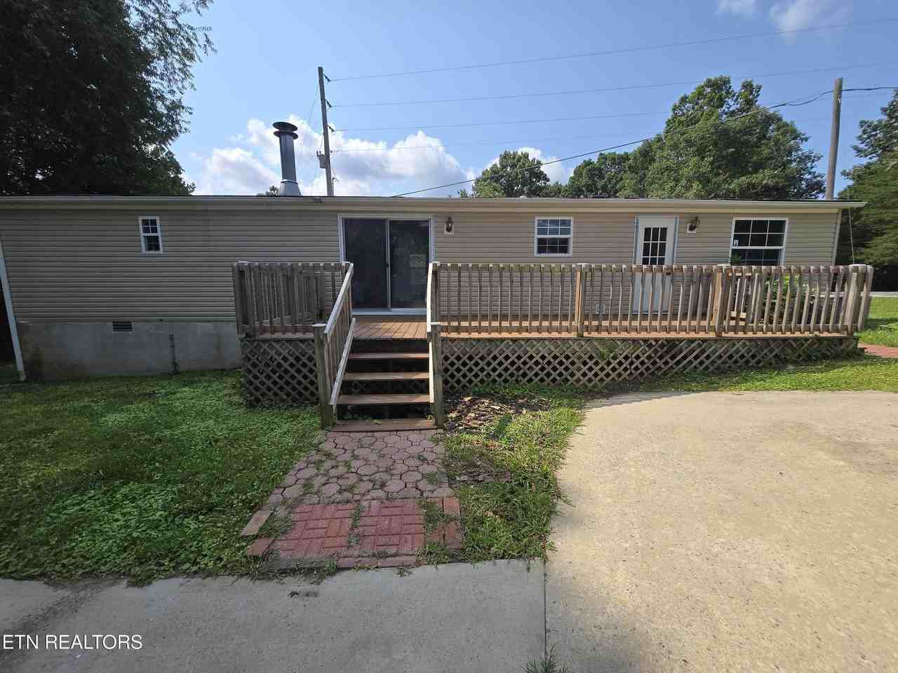 258 Dartmoor Dr - Photo 3 of 20