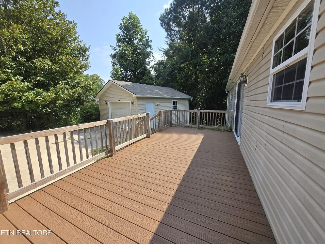 258 Dartmoor Dr - Photo 4 of 20