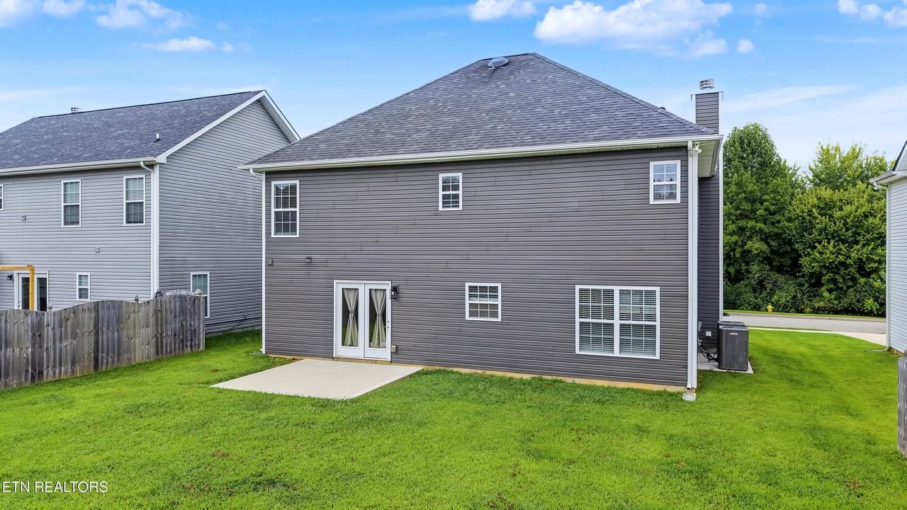 3050 Farmhouse Dr - Photo 3 of 39