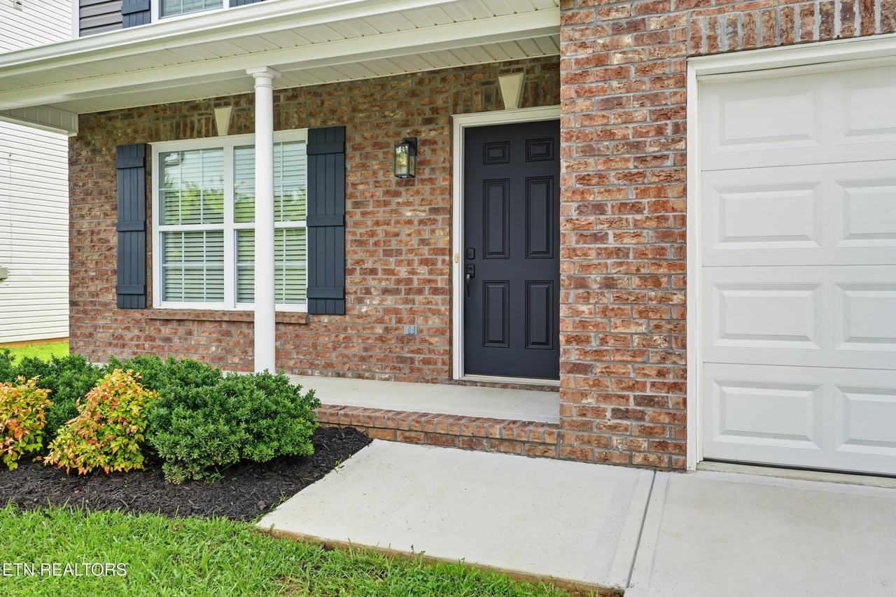 3050 Farmhouse Dr - Photo 6 of 39