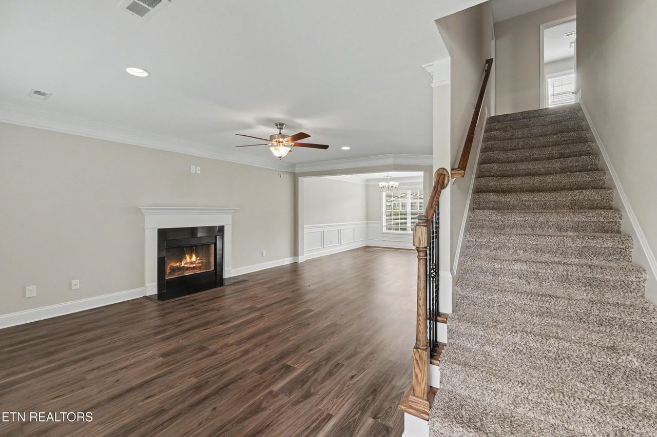 3050 Farmhouse Dr - Photo 7 of 39
