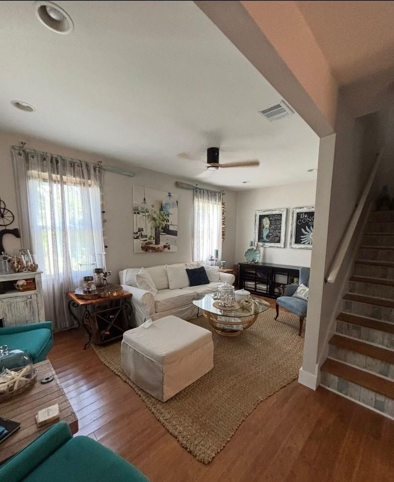 208 Olivia St - Photo 3 of 7