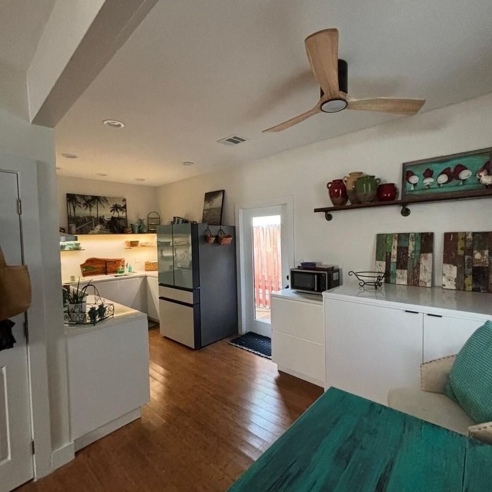 208 Olivia St - Photo 4 of 7