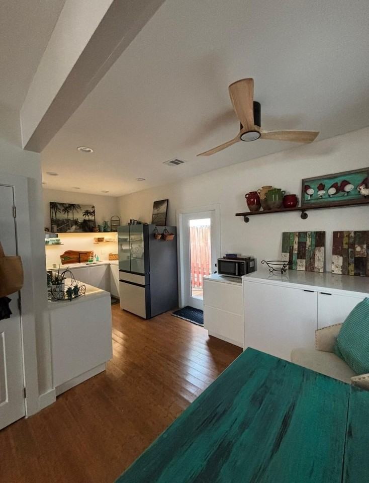208 Olivia St - Photo 6 of 7