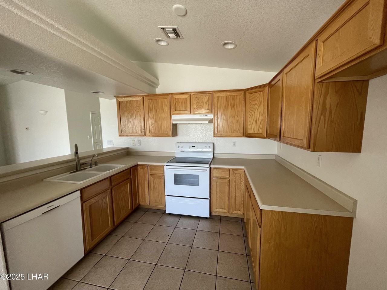 2152 Barranca Dr - Photo 2 of 15
