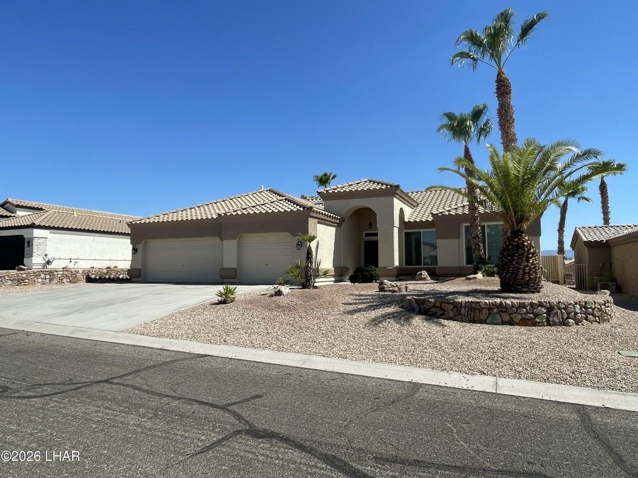 2442 Dawn Dr - Photo 2 of 2