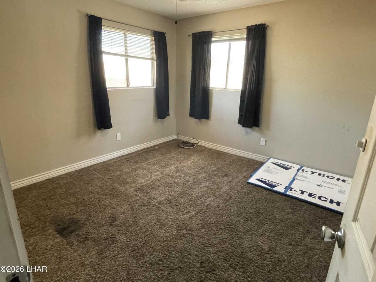 155 Lafayette Ln - Photo 3 of 12