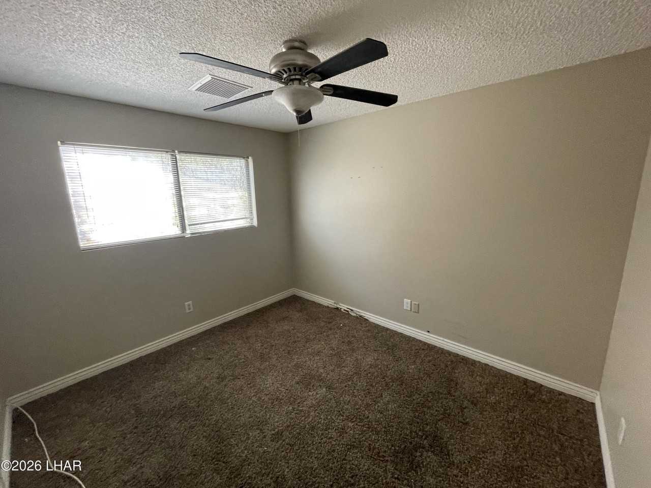 155 Lafayette Ln - Photo 4 of 12