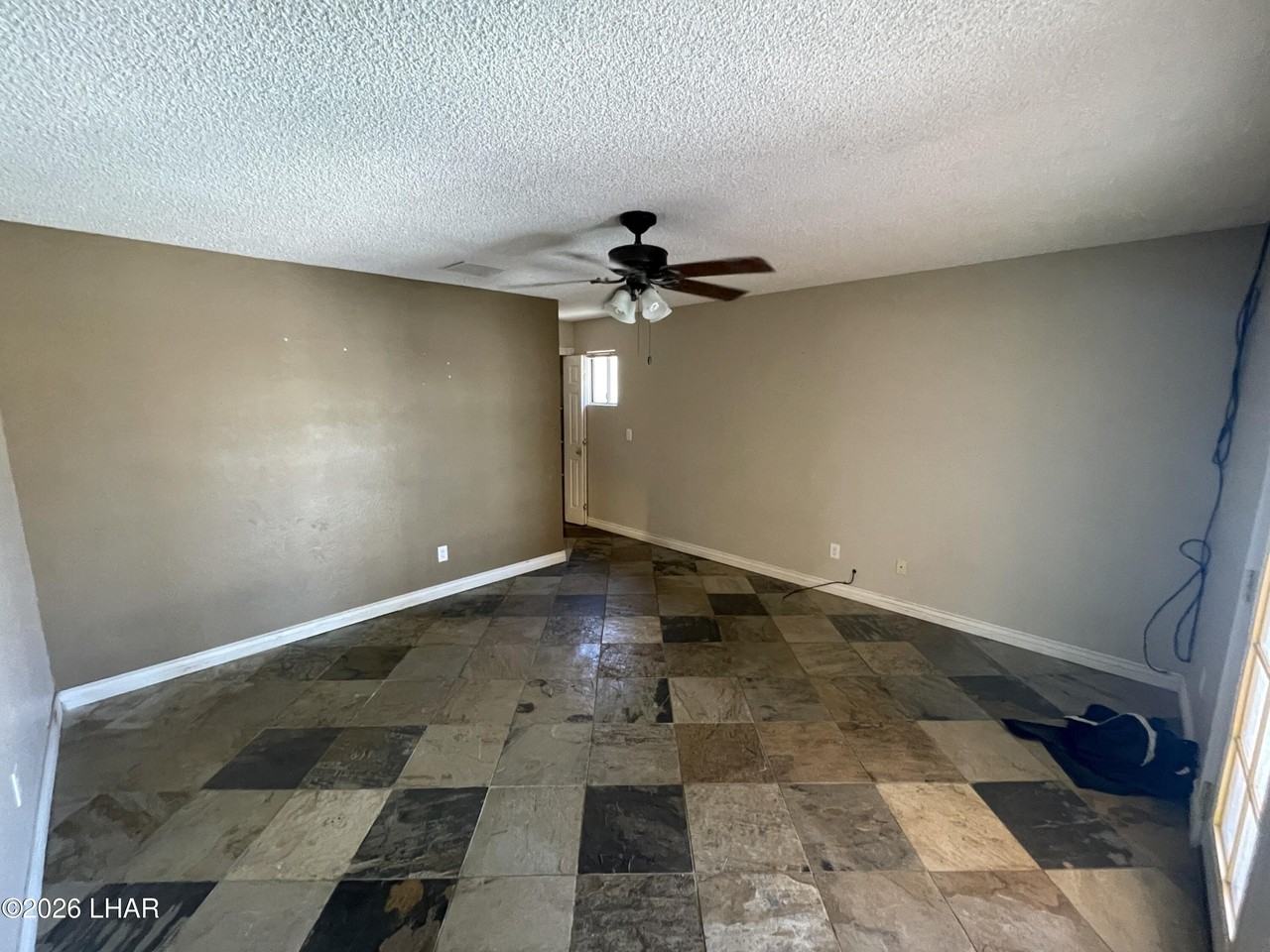 155 Lafayette Ln - Photo 6 of 12