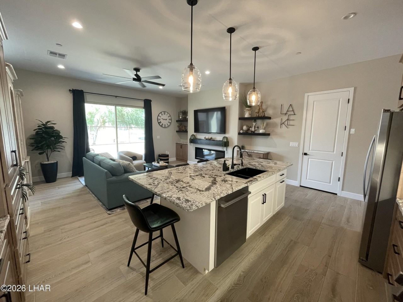 692 Island Cir - Photo 4 of 16