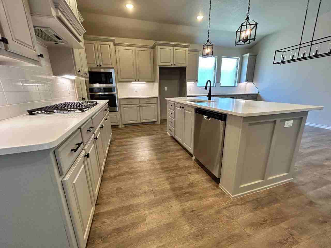 7618 55th St - Photo 2 of 10